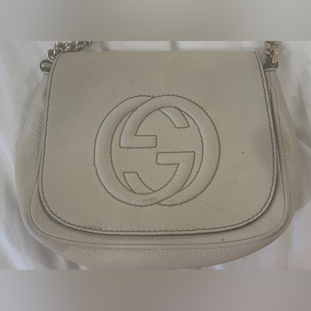 Gucci Off White Leather Soho Chain Crossbody Bag